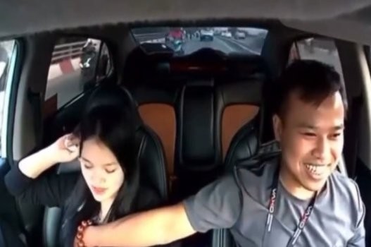 Poster of Anh tài xế bóp vú cô gái xinh đẹp