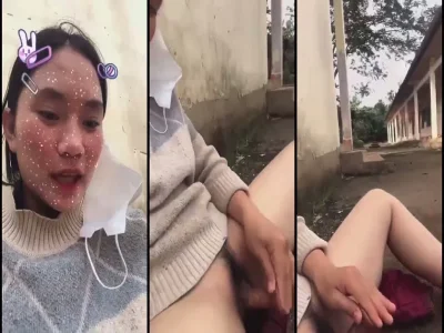 Poster of Em nữ sinh lén lút trong sân trường cởi đồ thủ dâm mà nứng