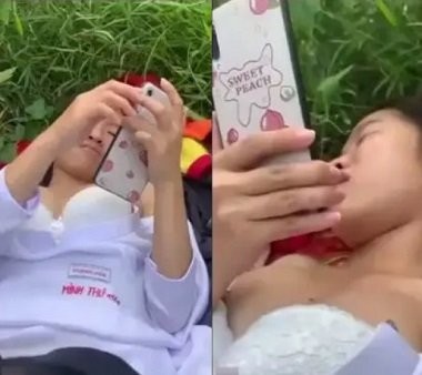 Poster of Hai em học sinh lén địt nhau