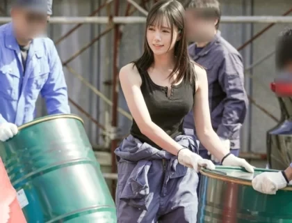 Poster of Suzumori Remu làm tình với những gã đàn ông trong nhà máy